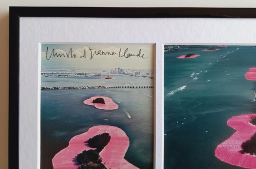 Christo & Jeanne-Claude - Surrounded Islands – Handgesigneerde artcard + origineel stofstuk