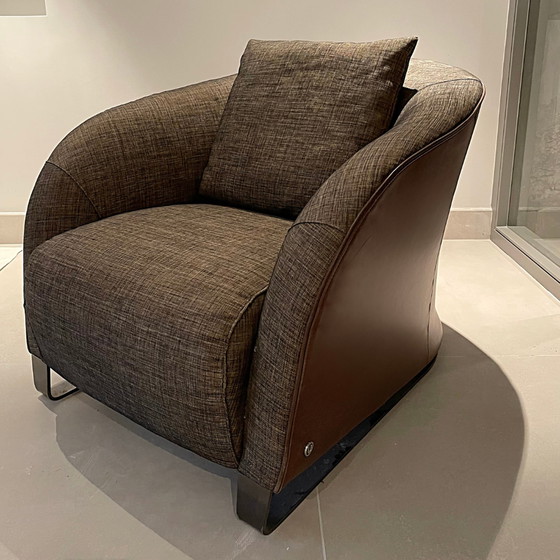 Image 1 of Klassieke Natuzzi fauteuil met bijpassende hocker + 2 kussens