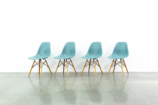 4 x Eames DSW stoelen