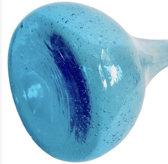 Image 1 of Vintage hoge handgeblazen glazen vaas blauw bubbels