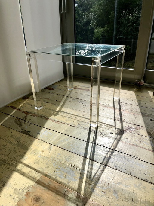 Lucite (Plexiglas) Bijzettafel Met Glazen Plaat