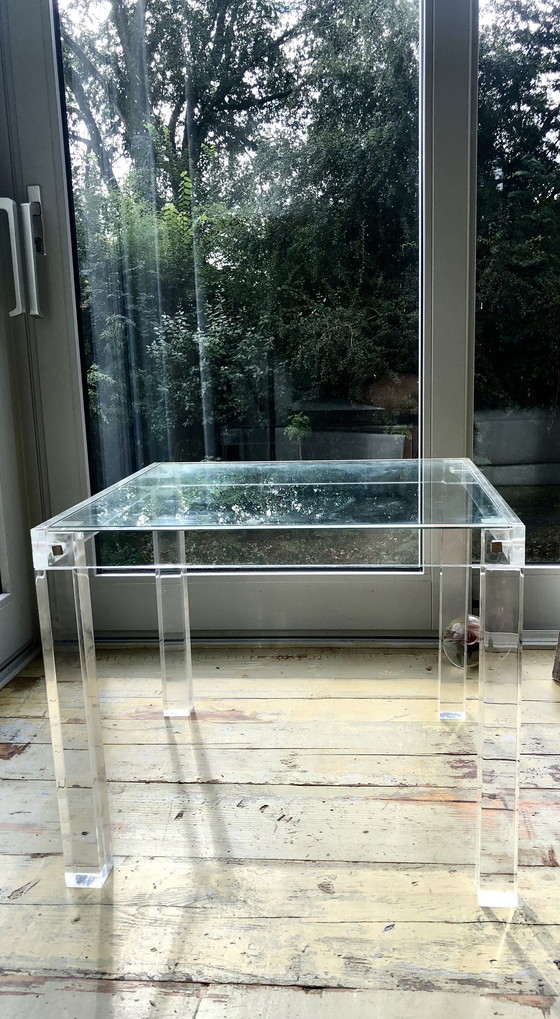 Image 1 of Lucite (Plexiglas) Bijzettafel Met Glazen Plaat