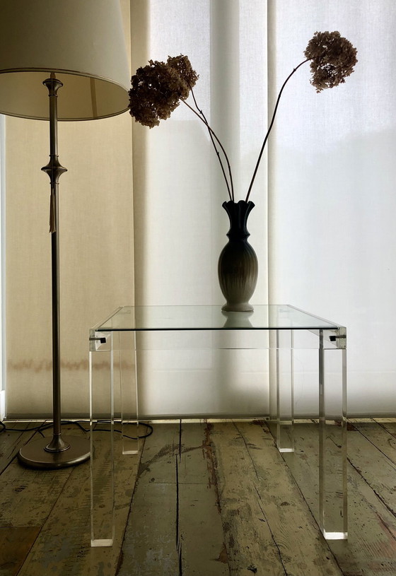 Image 1 of Lucite (Plexiglas) Bijzettafel Met Glazen Plaat