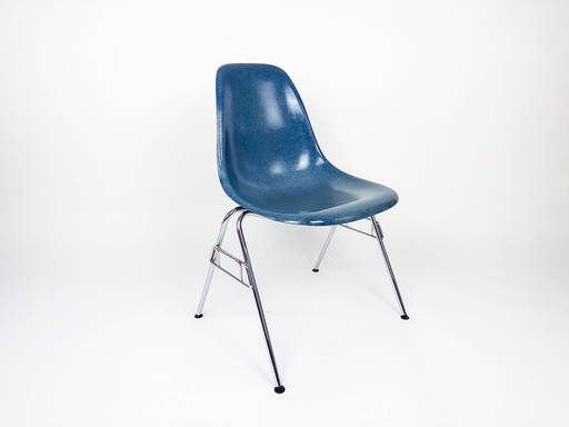 Charles Eames stoel van glasvezel Herman Miller Vitra