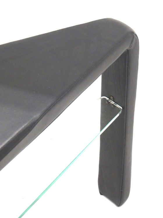 Image 1 of Vintage zwart leren bijzettafel