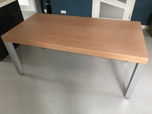 Eetkamertafel, Interstar