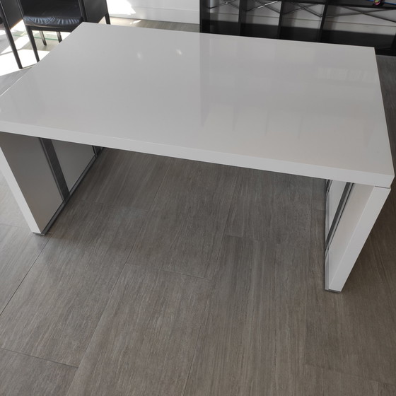 Image 1 of Ligne Roset Cineline eettafel