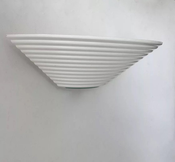 Image 1 of Vintage wandlamp van wit gelakt metaal en glas, Denemarken 1970