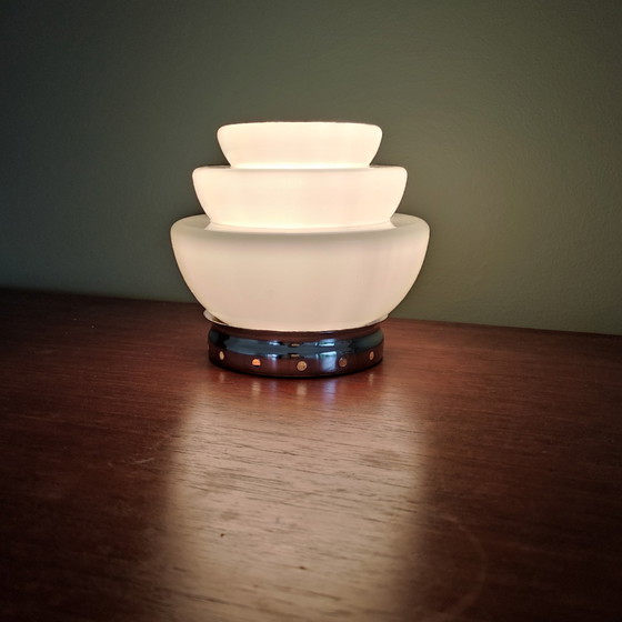 Image 1 of Vintage tafellamp 'Lotus' in chroom en opaline glas