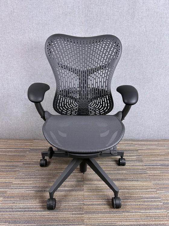 Image 1 of Herman Miller Mirra 2 Vlinder Bureaustoel