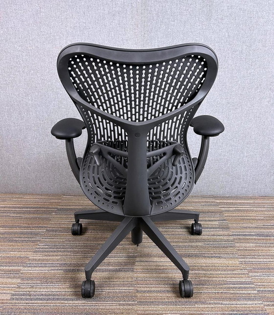 Image 1 of Herman Miller Mirra 2 Vlinder Bureaustoel