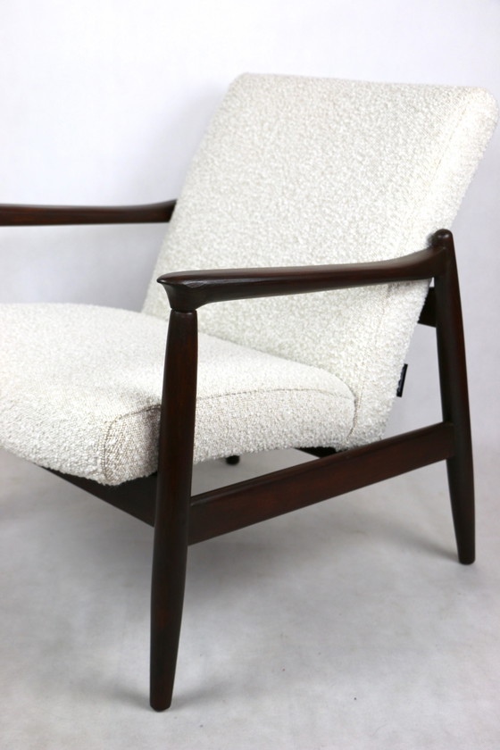 Image 1 of Bruine Gfm-64 Fauteuil In Wit Ivoor Bouclé Toegeschreven aan Edmund Homa, 1970S - Set van 2 Fauteuils