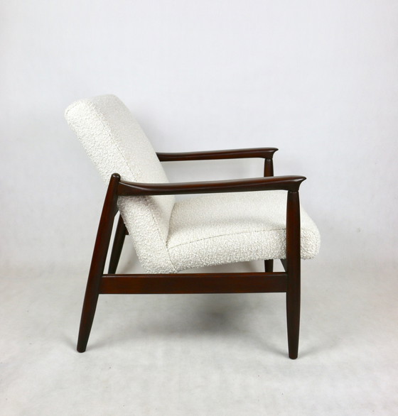 Image 1 of Bruine Gfm-64 Fauteuil In Wit Ivoor Bouclé Toegeschreven aan Edmund Homa, 1970S - Set van 2 Fauteuils