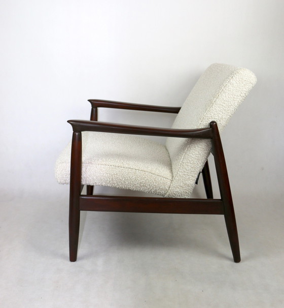 Image 1 of Bruine Gfm-64 Fauteuil In Wit Ivoor Bouclé Toegeschreven aan Edmund Homa, 1970S - Set van 2 Fauteuils