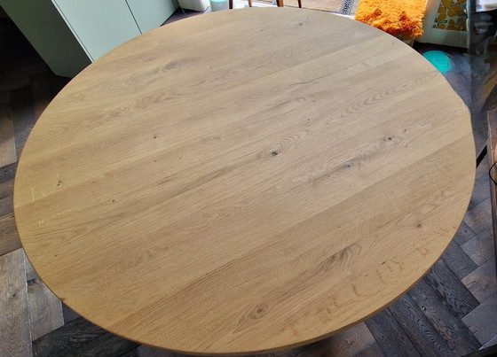 Image 1 of Moderne ronde eiken houten eettafel