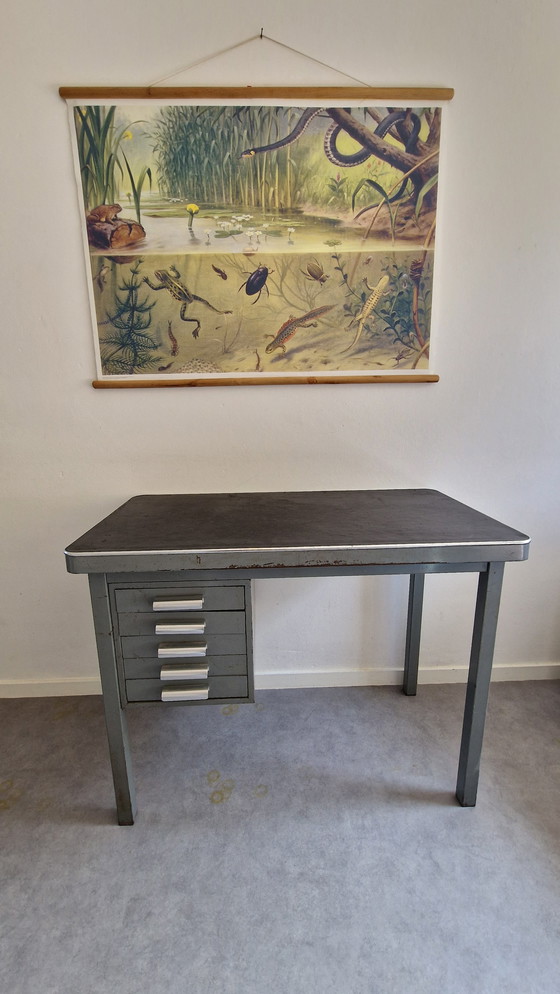 Image 1 of Industrieel Vintage bureau