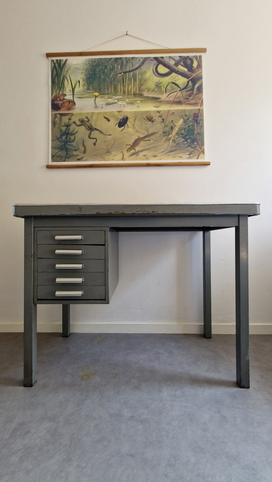 Image 1 of Industrieel Vintage bureau