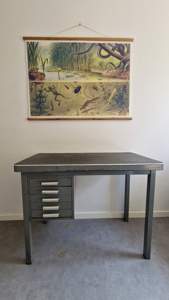 Image 1 of Industrieel Vintage bureau