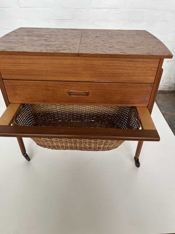 Image 1 of Vintage naaikastje