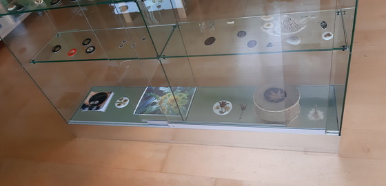 Image 1 of Prachtige Vrijstaande  En Verlichte Vitrine