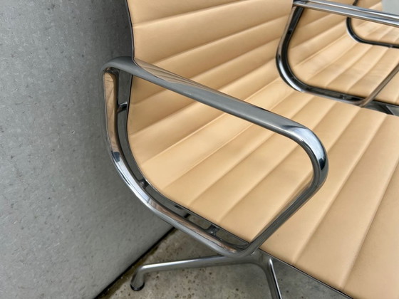 Image 1 of 3X Vitra Eames Ea104 Lederen Stoelen