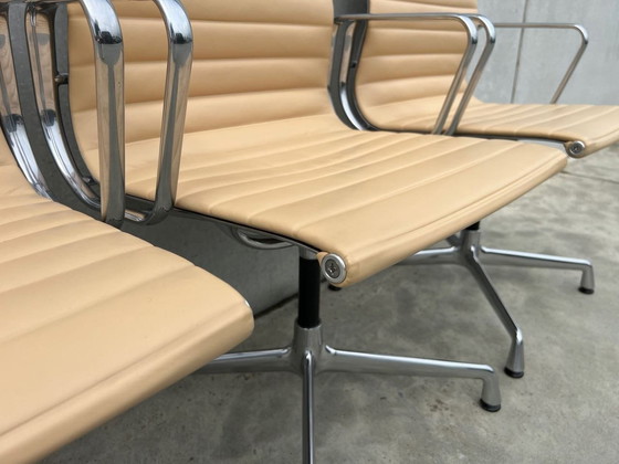 Image 1 of 3X Vitra Eames Ea104 Lederen Stoelen