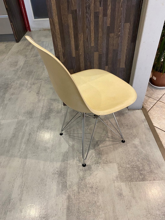 Image 1 of DSR Gebroken witte perkament stoel Eames Herman Miller Vintage