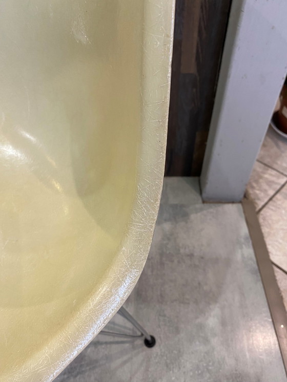Image 1 of DSR Gebroken witte perkament stoel Eames Herman Miller Vintage
