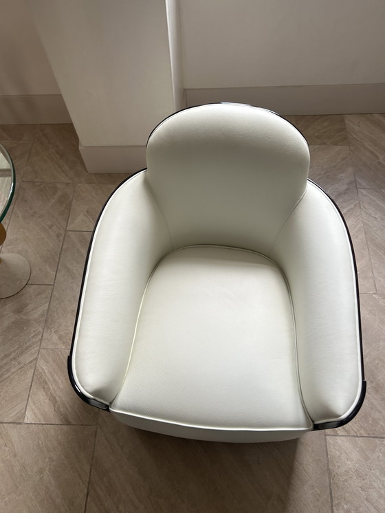 Image 1 of Hugues Chevalier 2-zits bank en 2 witte leren fauteuils set