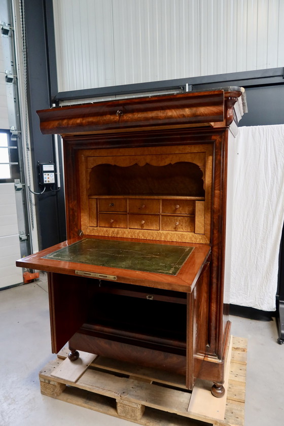 Image 1 of Vintage bureau op voet met zwart marmeren blad