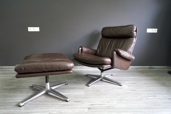 Image 1 of Vintage leren fauteuil met poef, set van 2