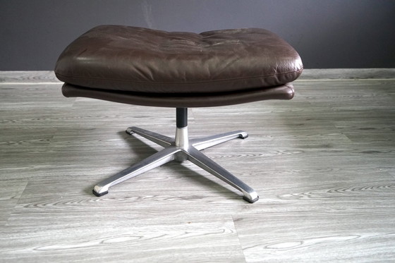 Image 1 of Vintage leren fauteuil met poef, set van 2