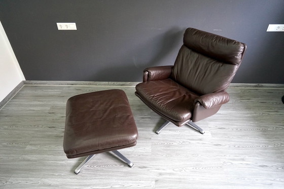 Image 1 of Vintage leren fauteuil met poef, set van 2