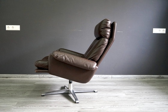 Image 1 of Vintage leren fauteuil met poef, set van 2