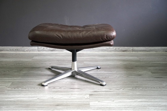 Image 1 of Vintage leren fauteuil met poef, set van 2