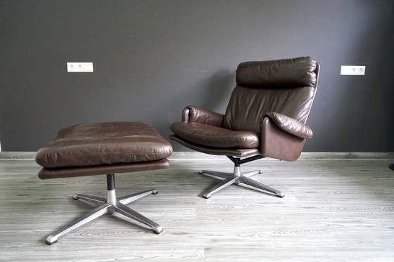 Image 1 of Vintage leren fauteuil met poef, set van 2