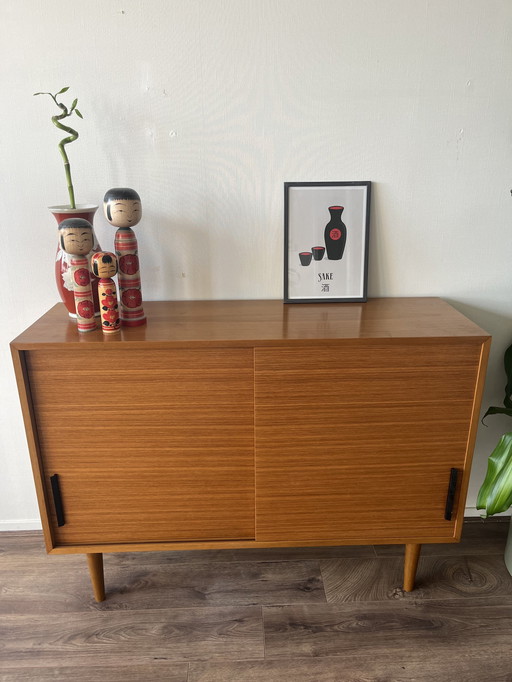 Vintage Minimalistische Kast Met Schuifdeuren