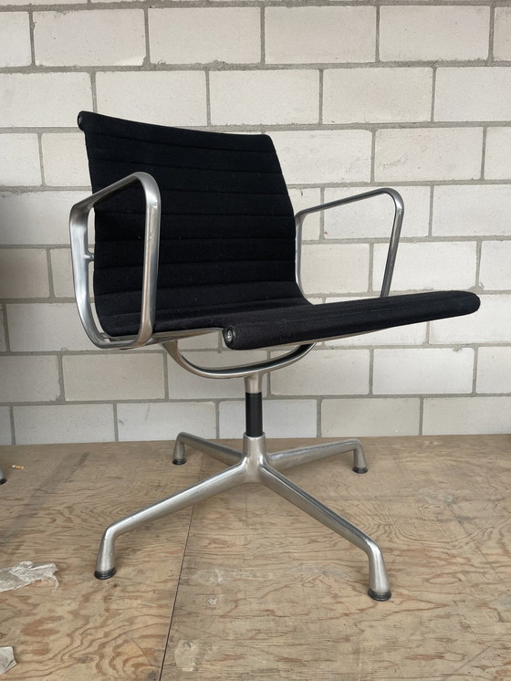 Image 1 of Vitra Eames Ea108 Zwart Hopsak/Alu