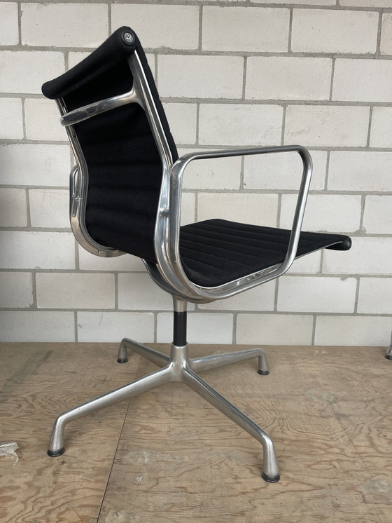 Image 1 of Vitra Eames Ea108 Zwart Hopsak/Alu