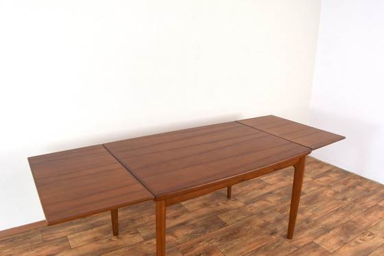 Image 1 of Mid Century Deense Teakhouten uitschuifbare eettafel, 1960S.