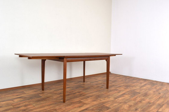 Image 1 of Mid Century Deense Teakhouten uitschuifbare eettafel, 1960S.