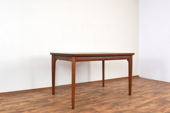 Image 1 of Mid Century Deense Teakhouten uitschuifbare eettafel, 1960S.