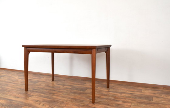 Image 1 of Mid Century Deense Teakhouten uitschuifbare eettafel, 1960S.