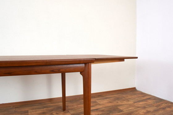 Image 1 of Mid Century Deense Teakhouten uitschuifbare eettafel, 1960S.