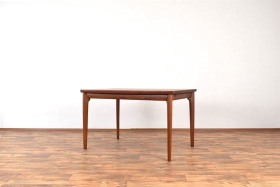 Image 1 of Mid Century Deense Teakhouten uitschuifbare eettafel, 1960S.