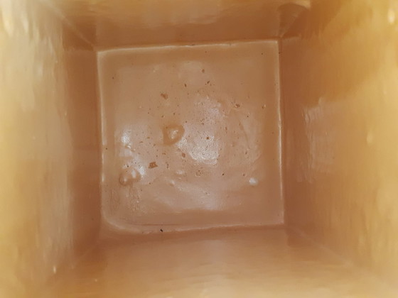 Image 1 of Een Stel Zwart-Wit Gedecoreerde 38,5 Cm Hoge Keramische Vazen Met Trapeziumvormige Zijvlakken. 