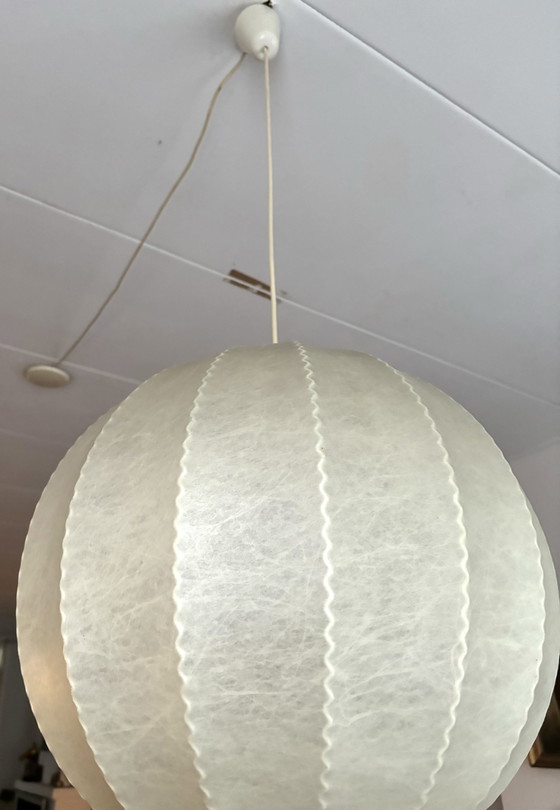 Image 1 of  Cocoon lamp van Achille Castiglione voor Flos. Grote bol