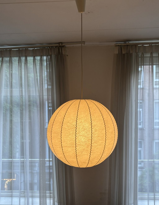  Cocoon lamp van Achille Castiglione voor Flos. Grote bol