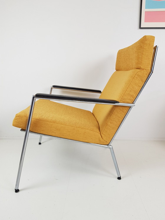 Image 1 of Harvink fauteuil geel nieuw gestoffeerd 