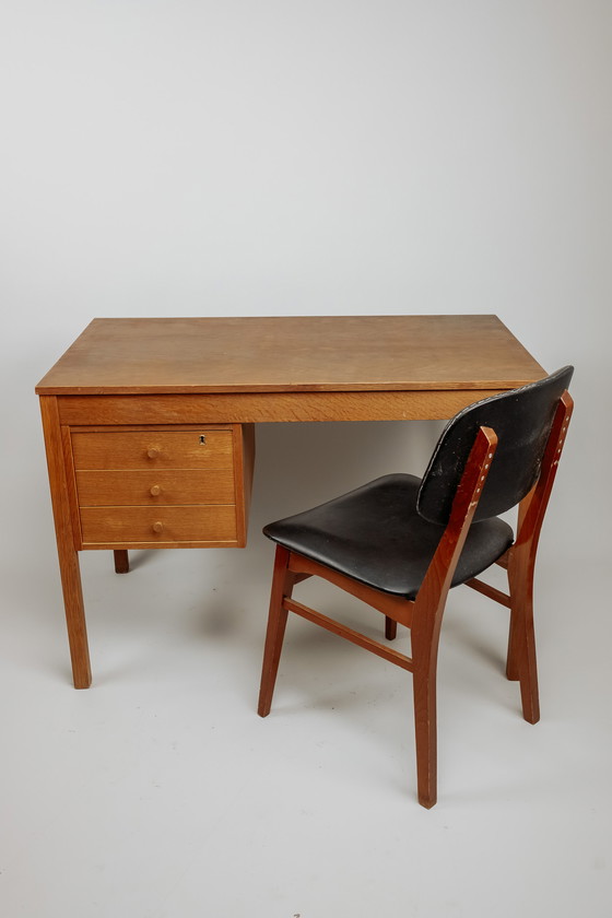 Image 1 of Vintage Deens houten bureau